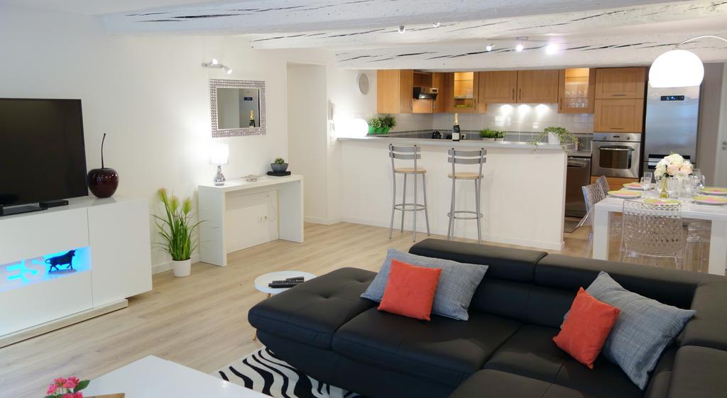 Arles' Haven - Le Loft Du Centre Apartment Стая снимка